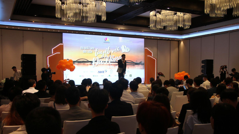 Sự kiện ra mắt MV quảng bá du lịch “Tuyệt vời Đà Nẵng” thu hút đông đảo bạn trẻ tham gia.