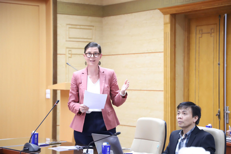 Tiến sĩ Angela Pratt, Trưởng Đại diện Tổ chức Y tế thế giới tại Việt Nam đánh giá cao những tiến bộ mà Việt Nam đã đạt được trong kiểm soát nhiễm khuẩn tại các cơ sở khám, chữa bệnh.