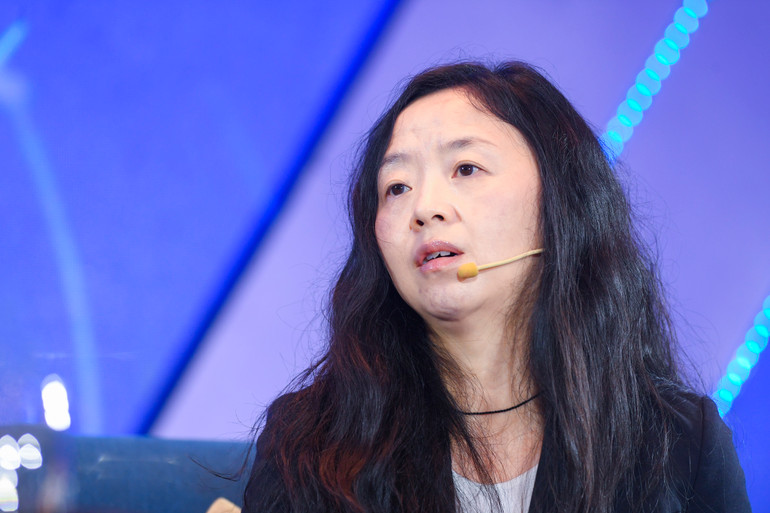 Giáo sư Yafang Cheng, Giám đốc của Khoa Hóa học Aerosol được thành lập gần đây tại Viện nghiên cứu Hóa học Max Planck (Đức).