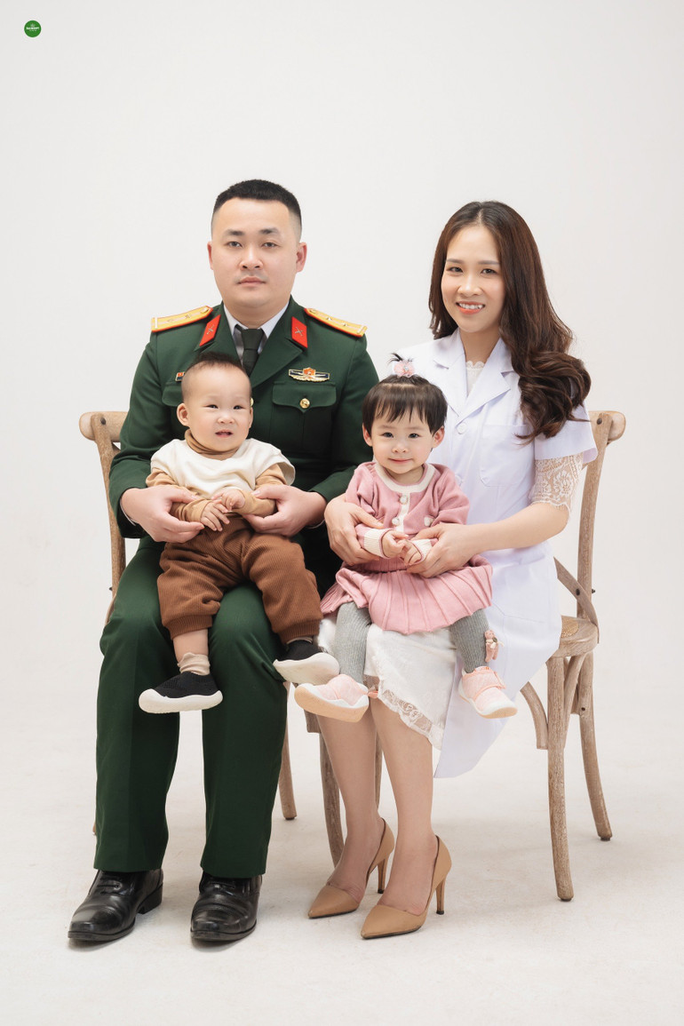 Chị Đoàn Nguyệt Linh và anh Nông Minh Tuấn đã chờ đợi gặt hái được thành quả sau nhiều năm hiếm muộn.