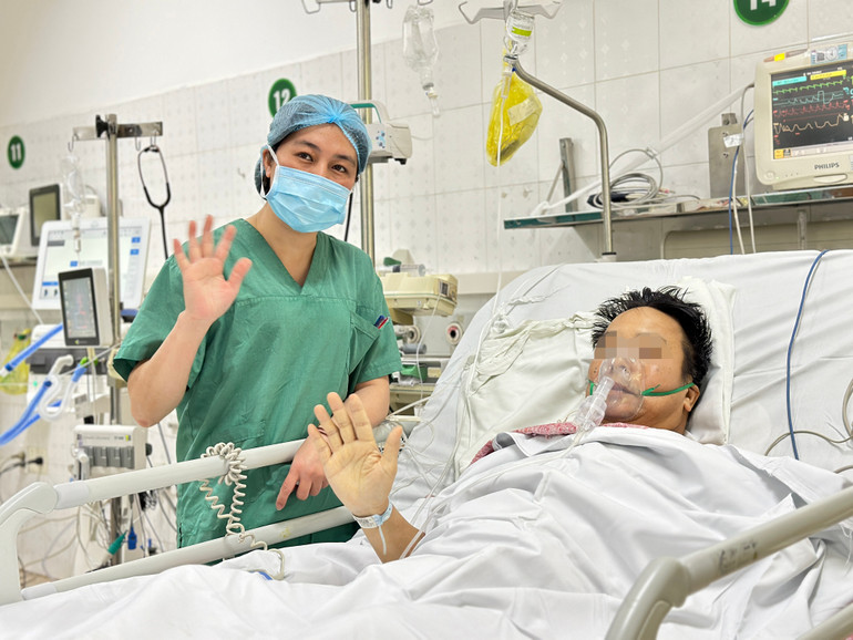 Thầy N.N.H, 50 tuổi, là một thầy giáo dạy Toán mắc bệnh suy tim và giãn cơ tim suốt hơn 15 năm đã được hồi sinh. Thầy N.N.H, 50 tuổi, là một thầy giáo dạy Toán mắc bệnh suy tim và giãn cơ tim suốt hơn 15 năm đã được hồi sinh.