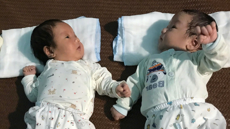 Hai em bé sinh đôi Đỗ Nhật Hạ - Đỗ Minh Khôi.