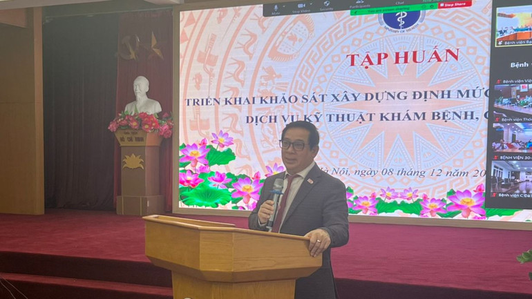 Phó Giáo sư, Tiến sĩ Lương Ngọc Khuê, Cục trưởng Cục Quản lý Khám, chữa bệnh, Bộ Y tế phát biểu tại buổi tập huấn.