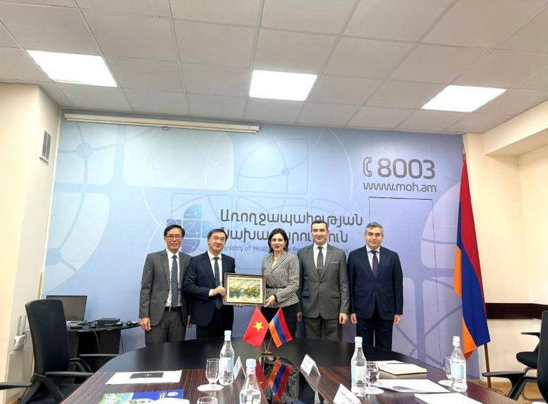 Hai lãnh đạo Bộ Y tế hai bên nhất trí tiếp tục phát huy truyền thống tốt đẹp giữa hai nước, thúc đẩy hợp tác y tế trong thời gian tới.