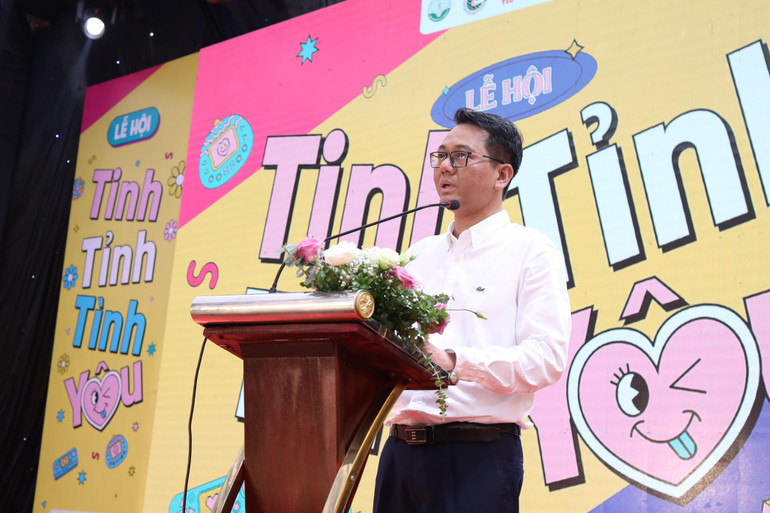 TS Phạm Vũ Hoàng, Phó Tổng cục trưởng Tổng cục Dân số-Kế hoạch hóa gia đình đánh giá cao hoạt động của các bạn trẻ.