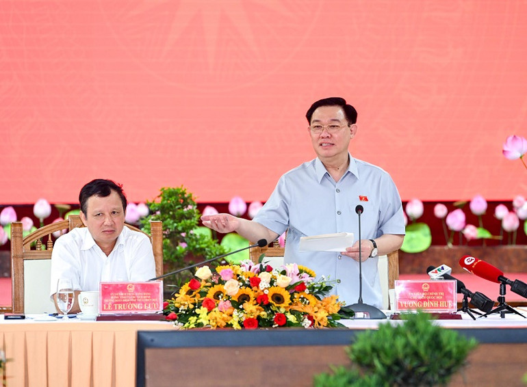 Chủ tịch Quốc hội Vương Đình Huệ phát biểu kết luận buổi làm việc. (Ảnh: DUY LINH)