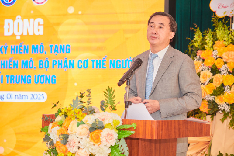 Giáo sư, Tiến sĩ Trần Văn Thuấn, Thứ trưởng Bộ Y tế phát biểu.