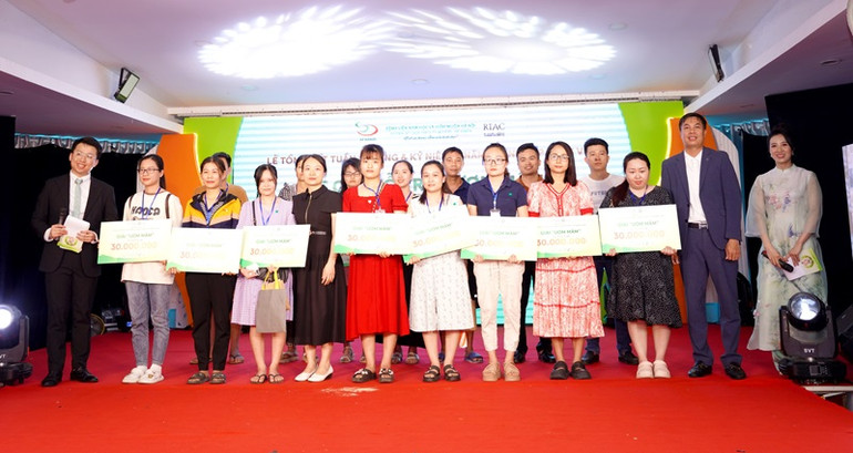 15 gia đình may mắn nhận gói hỗ trợ Ươm mầm.