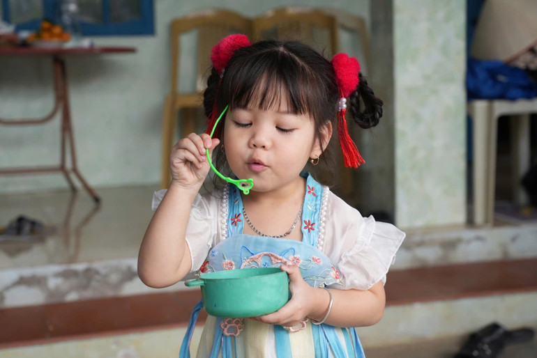 Cô con gái đầu lòng Đỗ Minh Châu.