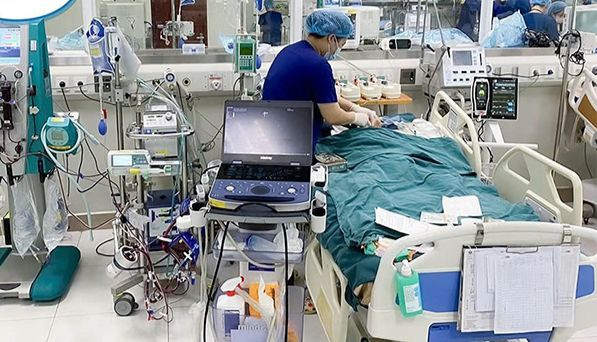 Trẻ được điều trị và theo dõi sát sao tại Bệnh viện Nhi Trung ương.