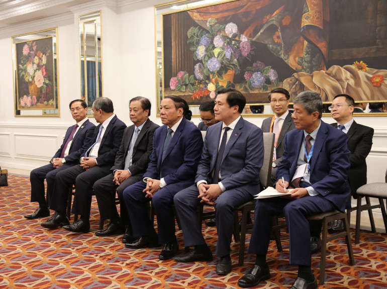 Đoàn Việt Nam tại buổi tiếp. Đoàn Việt Nam tại buổi tiếp.