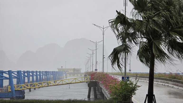 [Live] Bão số 3 di chuyển về phía Tây Bắc Bộ và suy yếu thành áp thấp nhiệt đới ảnh 76