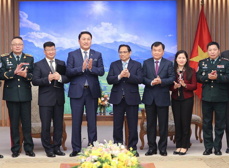 Thủ tướng khẳng định, Việt Nam luôn coi Mông Cổ là đối tác quan trọng trong khu vực. Thủ tướng khẳng định, Việt Nam luôn coi Mông Cổ là đối tác quan trọng trong khu vực.