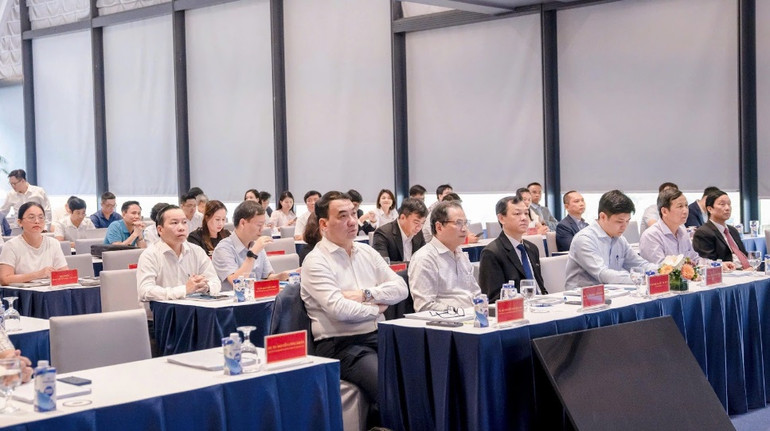 Các đại biểu tham dự diễn đàn.