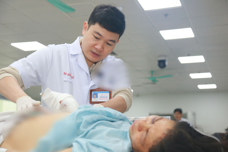 Trong ngày 22/2, dự kiến sẽ có thêm 3 bệnh nhân được chuyển về Bệnh viện Hữu nghị Việt Đức để tiếp tục điều trị. Trong ngày 22/2, dự kiến sẽ có thêm 3 bệnh nhân được chuyển về Bệnh viện Hữu nghị Việt Đức để tiếp tục điều trị.