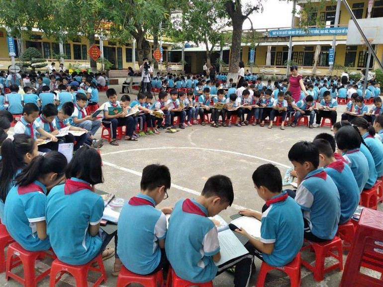 Đưa sách xuống các điểm trường trên địa bàn tỉnh Thái Bình. Đưa sách xuống các điểm trường trên địa bàn tỉnh Thái Bình.