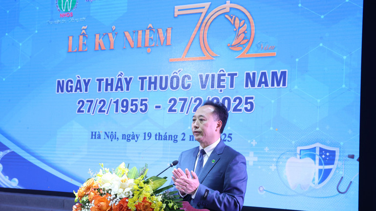 Phó Giáo sư, Tiến sĩ Trần Cao Bính, Giám đốc Bệnh viện Răng Hàm Mặt Trung ương, Chủ tịch hội Răng Hàm Mặt Việt Nam phát biểu. Phó Giáo sư, Tiến sĩ Trần Cao Bính, Giám đốc Bệnh viện Răng Hàm Mặt Trung ương, Chủ tịch hội Răng Hàm Mặt Việt Nam phát biểu.