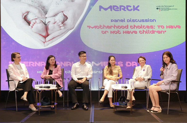 Các đại biểu tham dự tọa đàm.