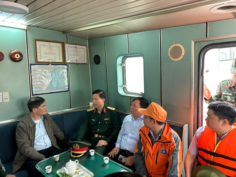 Sở Chỉ huy tại hiện trường chỉ đạo công tác tìm kiếm cứu nạn.