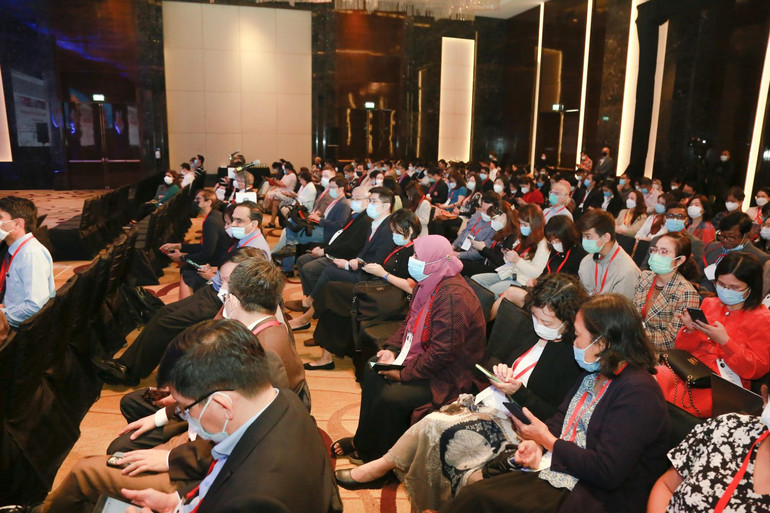 Các đại biểu tham dự hội nghị.