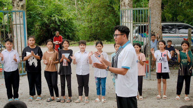 Ngọc Hải tâm huyết với công tác thiện nguyện, giúp đỡ những em nhỏ có hoàn cảnh khó khăn. (Ảnh: NVCC)