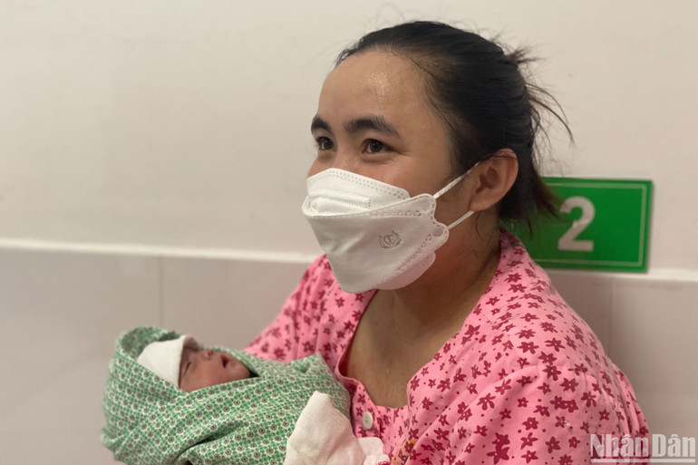 Trân hạnh phúc đón con đầu lòng sau 6 năm hôn nhân.