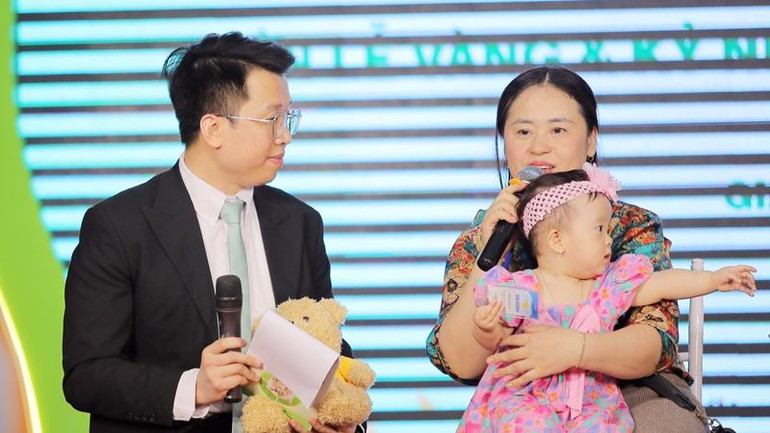 Chị Cao Thị Hằng hạnh phúc chia sẻ về hành trình tìm con.