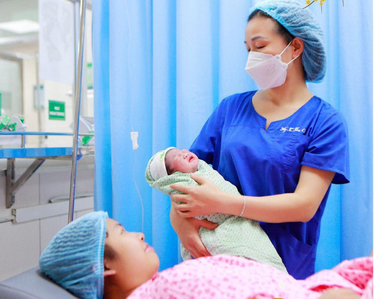 Công dân nhí chào đời đầu tiên năm 2023 tại Bệnh viện Phụ sản Hà Nội.