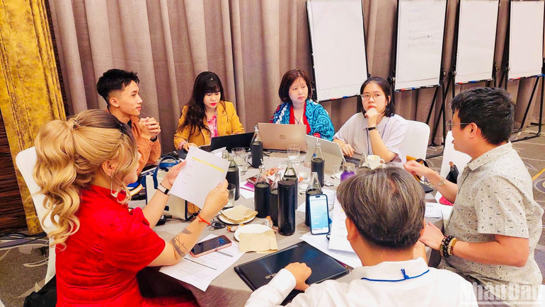 Đoàn Việt Nam tham dự hội thảo.