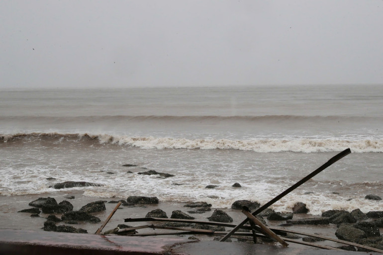 [Live] Bão số 3 di chuyển về phía Tây Bắc Bộ và suy yếu thành áp thấp nhiệt đới ảnh 61