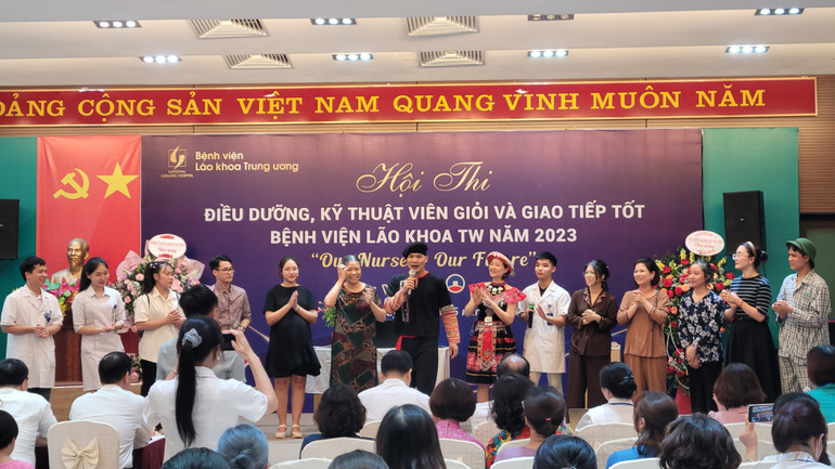 Nhiều hình thức tuyên truyền phong phú.