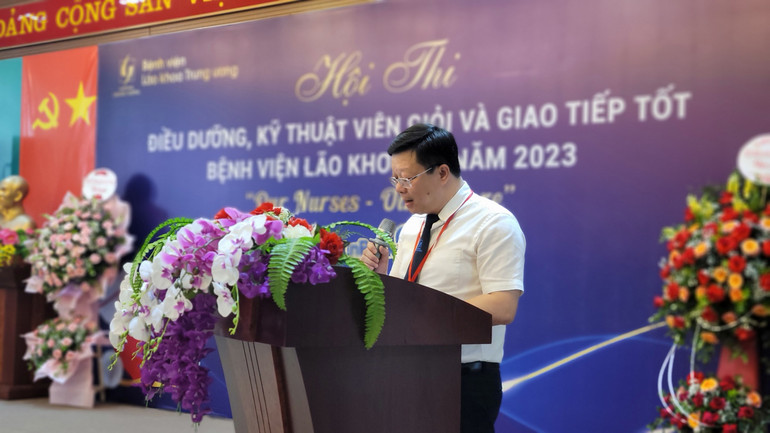 Phó Giáo sư, Tiến sĩ Nguyễn Trung Anh, Giám đốc Bệnh viện Lão khoa Trung ương phát biểu khai mạc.
