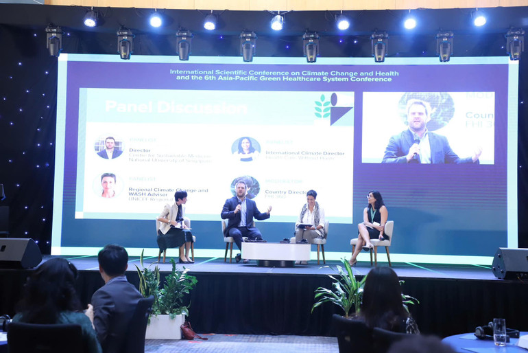 Các đại biểu thảo luận tại hội thảo.