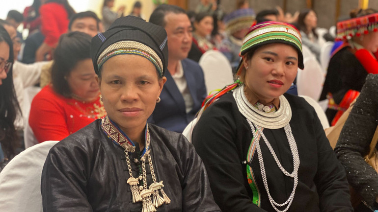 Cô đỡ thôn bản Triệu Thị Phấy và Tần Thị Phách có hàng chục năm gắn bó với công việc tại các địa bàn vùng sâu, vùng xa.