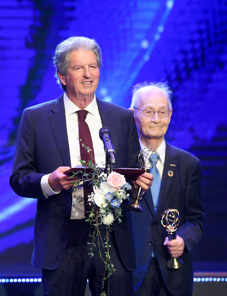 Giáo sư Martin Green nhấn mạnh tầm quan trọng của việc đạt được sự cân bằng giữa phát triển các giải pháp năng lượng mới và kiểm soát tiêu thụ năng lượng hiệu quả.