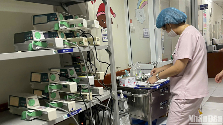 Trung tâm Bệnh Nhiệt đới là nơi thu dung, điều trị bệnh nhi mắc sởi.