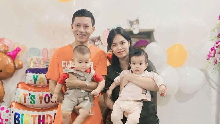 Gia đình chị Hà hạnh phúc chào đón hai con sau 13 năm hiếm muộn. Gia đình chị Hà hạnh phúc chào đón hai con sau 13 năm hiếm muộn.