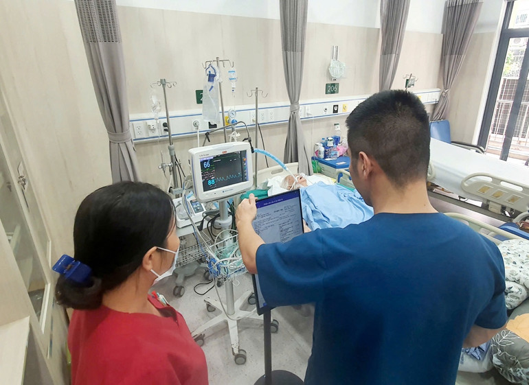 Bệnh án điện tử, thuận tiện cho cán bộ y tế thăm khám, theo dõi tình trạng người bệnh.