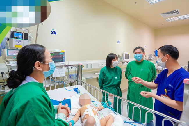 Các bác sĩ đã có 3 lần hội chẩn để lựa chọn phương pháp phẫu thuật cho bệnh nhi.