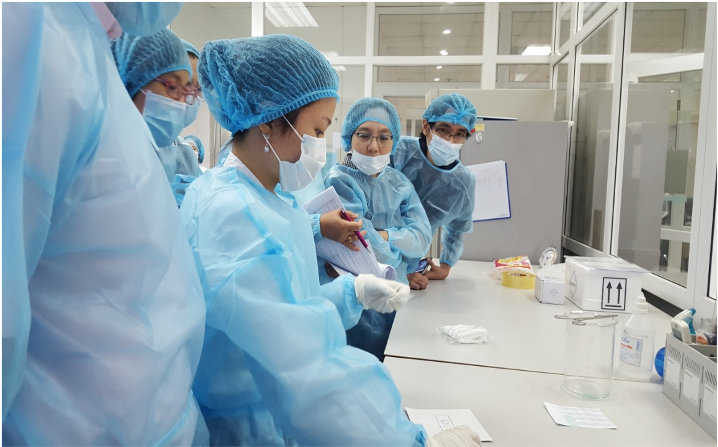 Trong giai đoạn dịch Covid-19, Trường đại học Y Hà Nội vừa tham gia tuyến đầu chống dịch, vừa triển khai nghiên cứu thử nghiệm lâm sàng các vaccine phòng Covid-19.