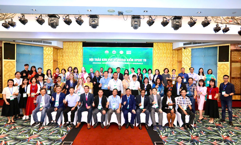 Các đại biểu tham dự chương trình.