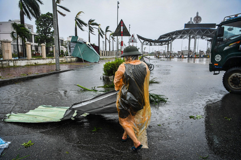 [Live] Bão số 3 di chuyển về phía Tây Bắc Bộ và suy yếu thành áp thấp nhiệt đới ảnh 155
