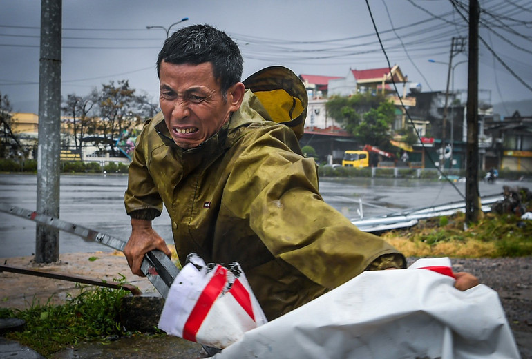 [Live] Bão số 3 di chuyển về phía Tây Bắc Bộ và suy yếu thành áp thấp nhiệt đới ảnh 153