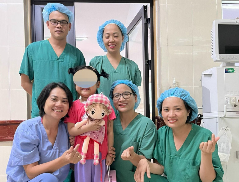 Bệnh nhi hồi phục tốt sau 3 tuần phẫu thuật.