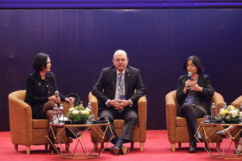 Giáo sư Jennifer Tour Chayes chia sẻ tại chương trình. Giáo sư Jennifer Tour Chayes chia sẻ tại chương trình.