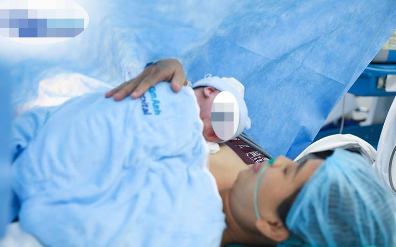 Sản phụ đón con sau 10 năm hiếm muộn. Sản phụ đón con sau 10 năm hiếm muộn.