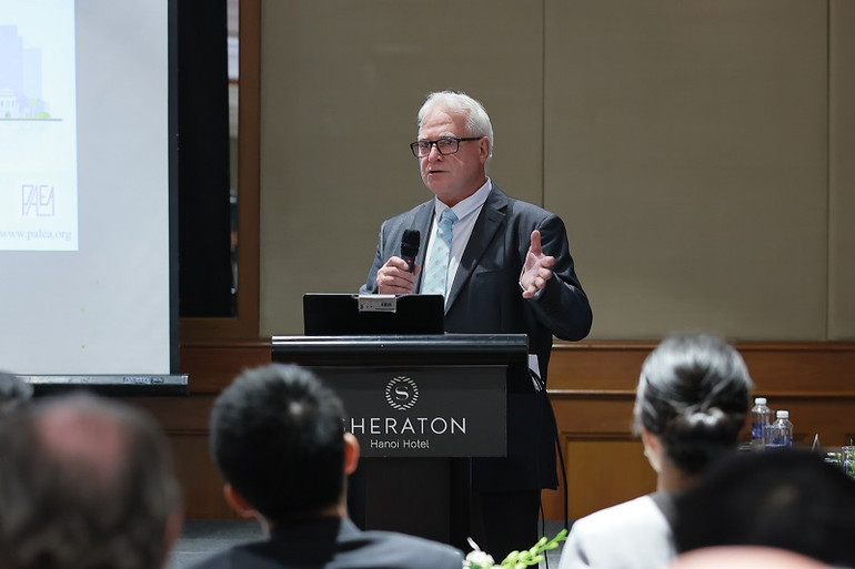 Chủ tịch PALEA Graham Worthington. Chủ tịch PALEA Graham Worthington.