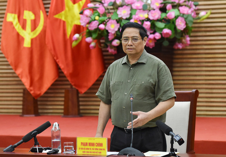 Thủ tướng đánh giá cao tiến độ của dự án đường dây 500 kV mạch 3, tinh thần chủ động, quyết tâm cao nhất, quyết liệt hoàn thành nhiệm vụ được giao của các địa phương và các lực lượng tham gia dự án.