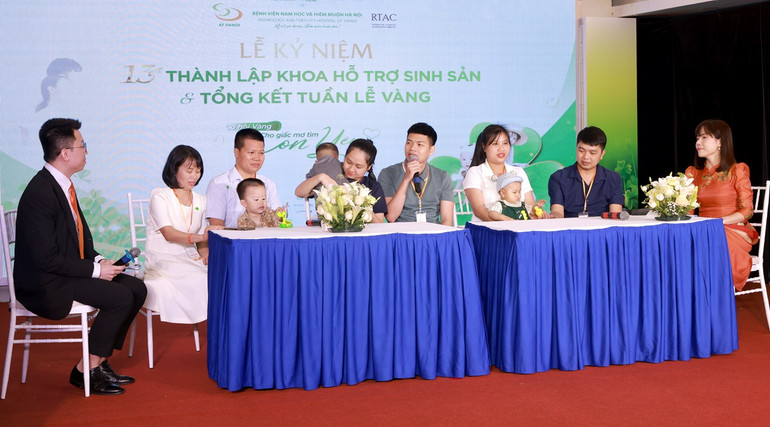 Các gia đình đã đón con yêu thành công chia sẻ về hành trình tìm con tại chương trình.