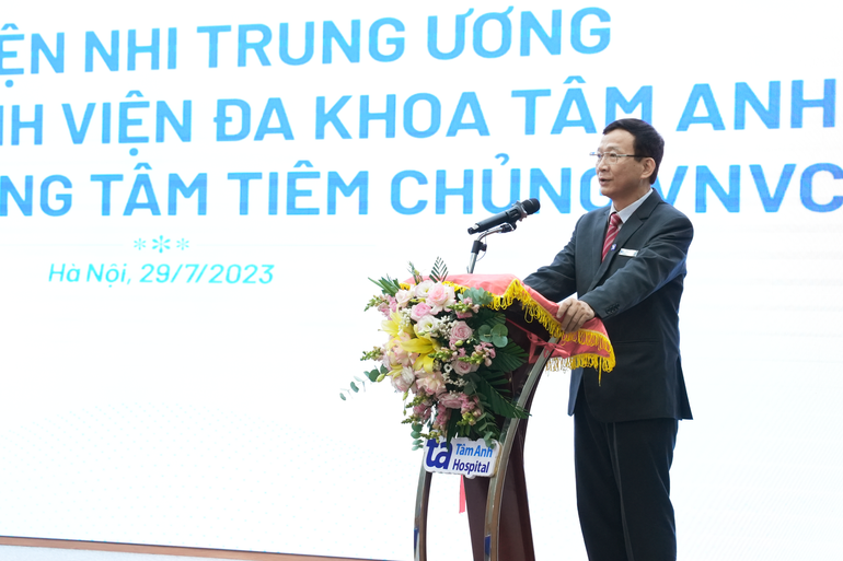 Thầy thuốc nhân dân, Giáo sư, Tiến sĩ Ngô Quý Châu, Giám đốc chuyên môn bệnh viện. Thầy thuốc nhân dân, Giáo sư, Tiến sĩ Ngô Quý Châu, Giám đốc chuyên môn bệnh viện.